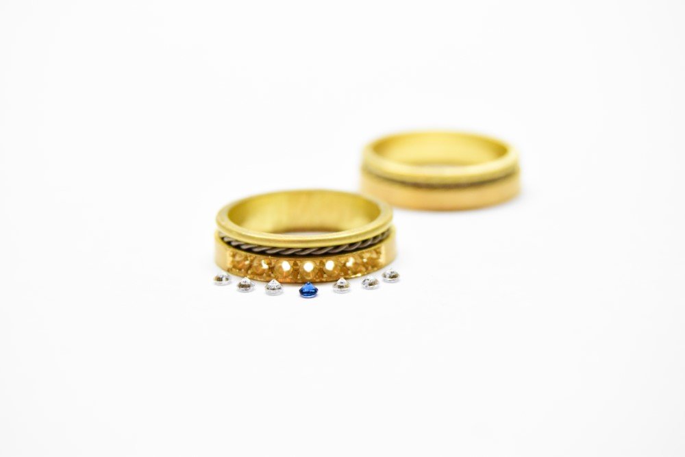 Alianzas de casamiento HM17T Oro 18K Amarillo y Blanco Valor del par - Imagen 5