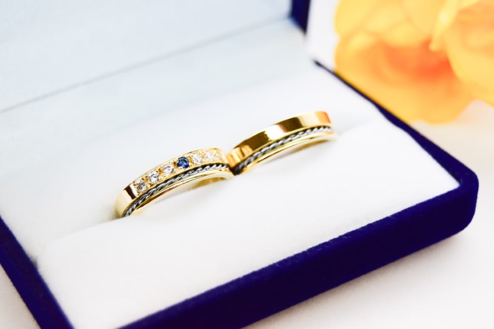 Alianzas de casamiento HM17T Oro 18K Amarillo y Blanco Valor del par - Imagen 4