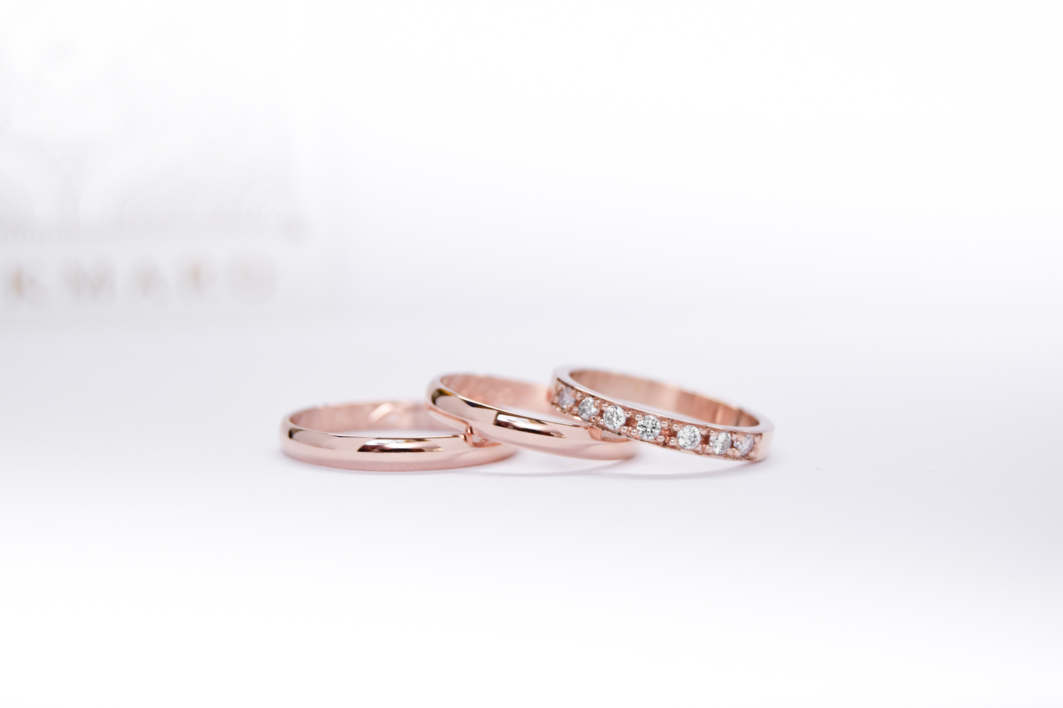 Alianzas de casamiento Media Caña Fina Oro 18K + Anillo Essenza Gold Oro 18K valor del conjunto - Imagen 3