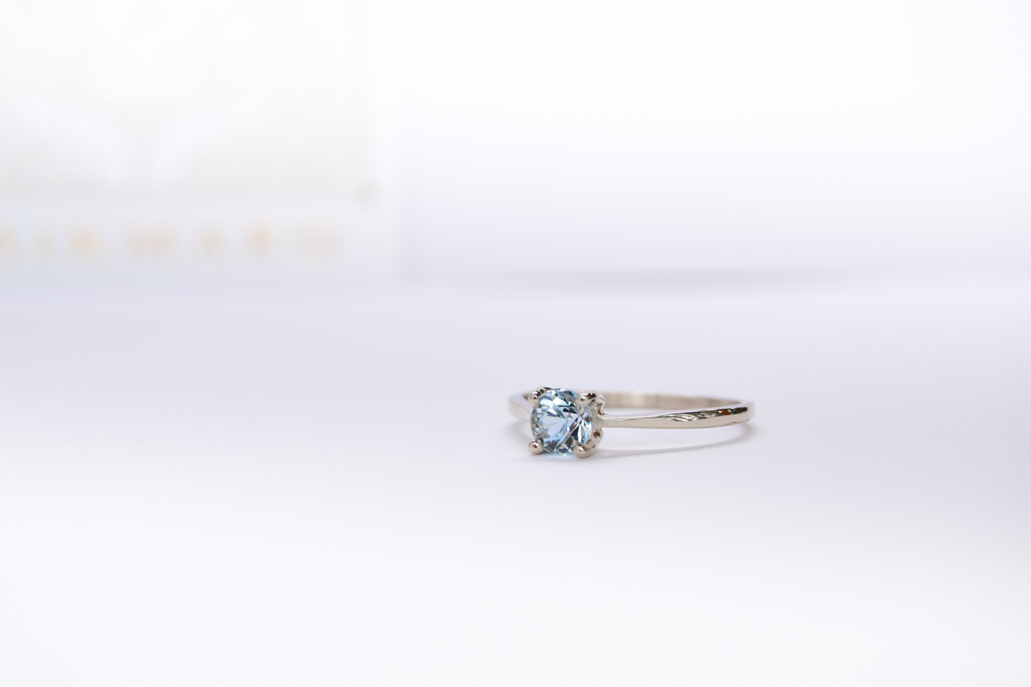 Anillo de compromiso HM1 + Aguamarina Natural Oro 18K - Imagen 3