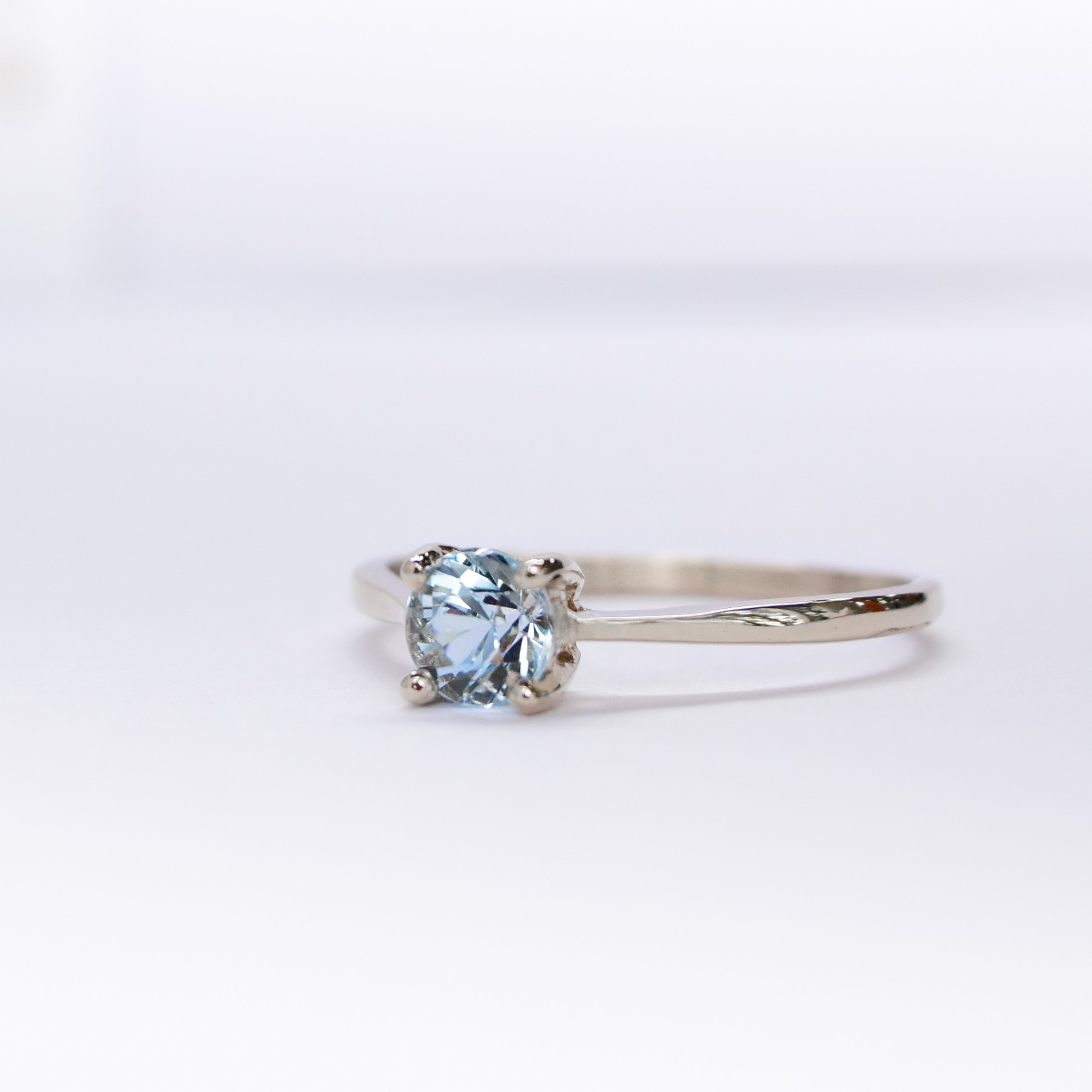 Anillo de compromiso HM1 + Aguamarina Natural Oro 18K